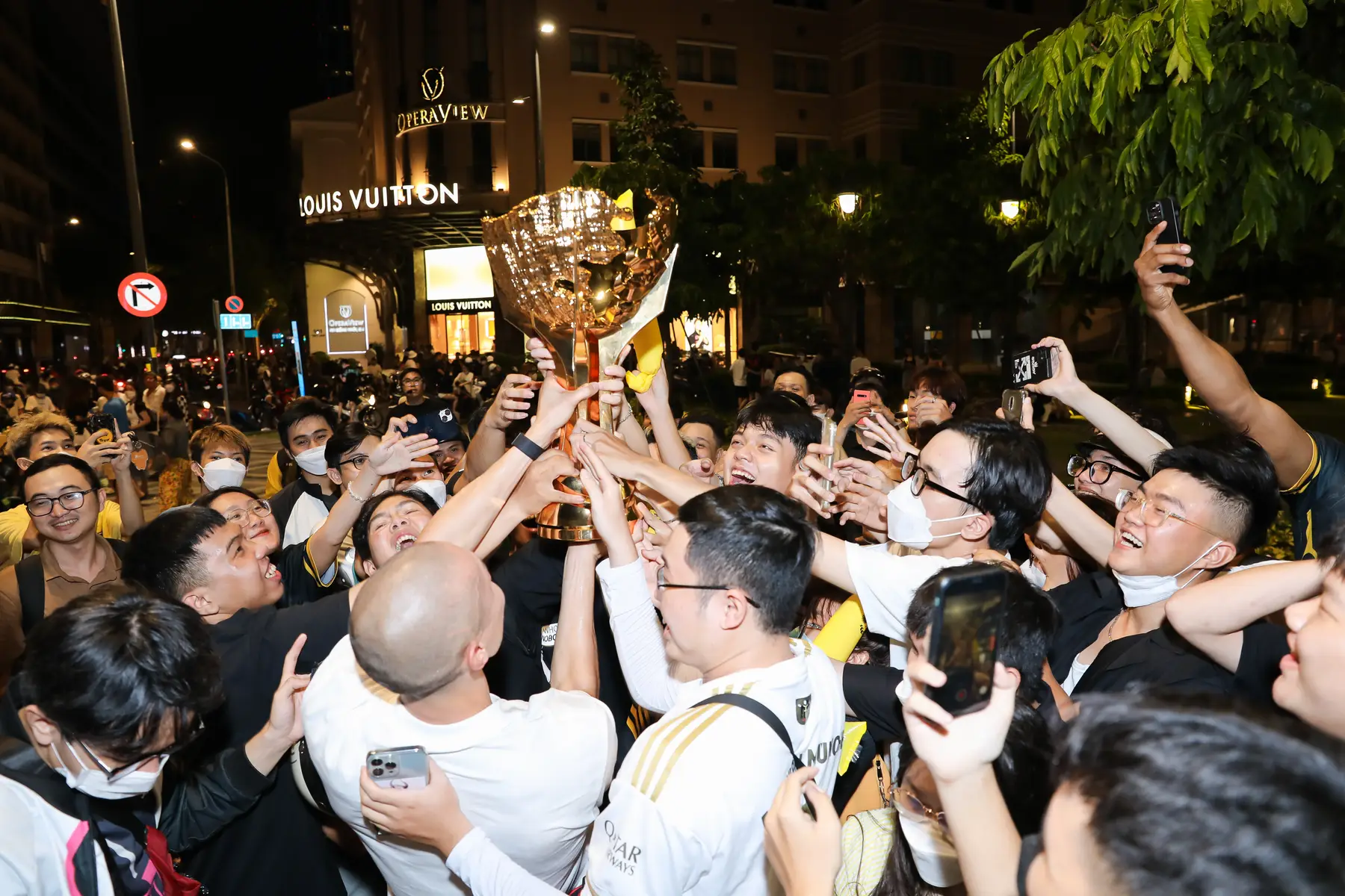 Fans and the trophy